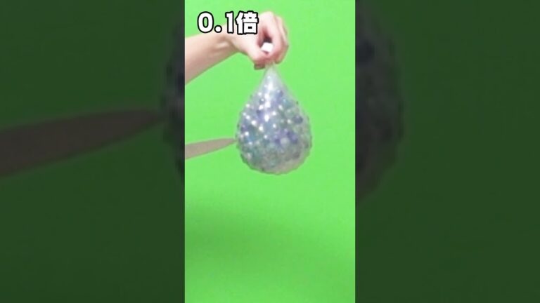 500個のビー玉が入った風船の割れる瞬間　　#Shorts
