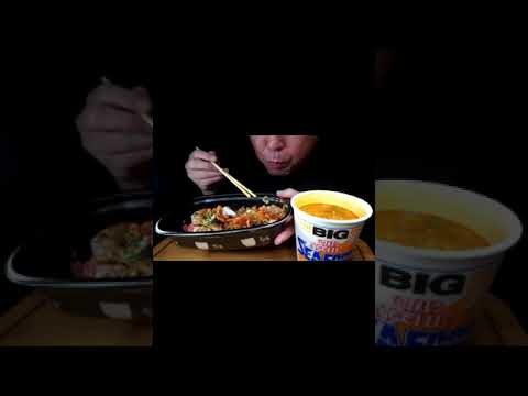 [ #Shorts ]すき家の食べラー・メンマ牛丼メガ盛りと豚かば焼き[ASMR Eating Sounds 咀嚼音 飯テロ 動画]日清カップヌードルBIGシーフードを食べるオヤジ動画Japan