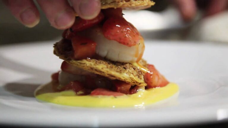 帆立と苺とトマトのミルフィーユ仕立［リストランテ・スオーロ］