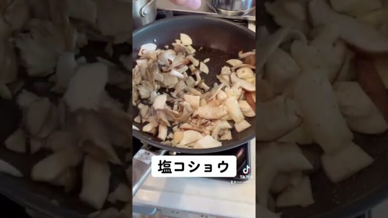 【キノコはいつでも美味い】こりゃー美味い♪和風ニンニクキノコご飯　#short #料理 #簡単レシピ #ごはん