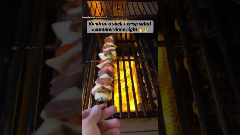 🥩 Grilled Steak Skewers with Fresh Salad & White Balsamic Dressing 🥗🔥 Juicy, smoky steak skewers