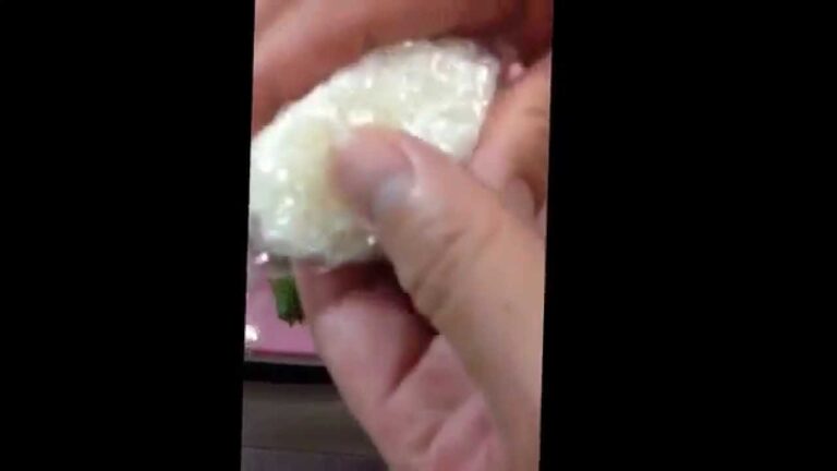 お弁当今日の一品 ベビーハムの大葉にぎり