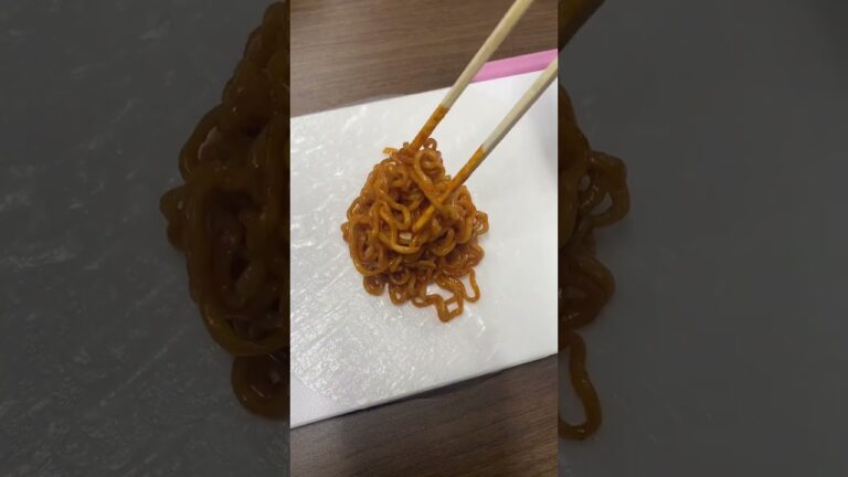 【大人気！】ブルダックサムを作ってみた🔥#shorts #ブルダック #buldak #ブルダック春巻き #ブルダック生春巻き