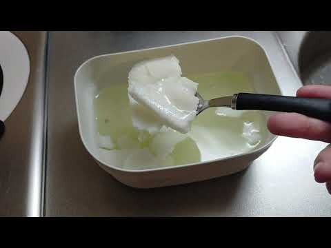 角煮づくりの豚肉から出る油