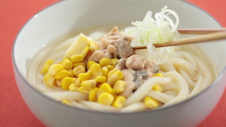 冷凍うどんで簡単！【鮭の味噌バターコーンうどん】｜｜日本冷凍めん協会｜｜