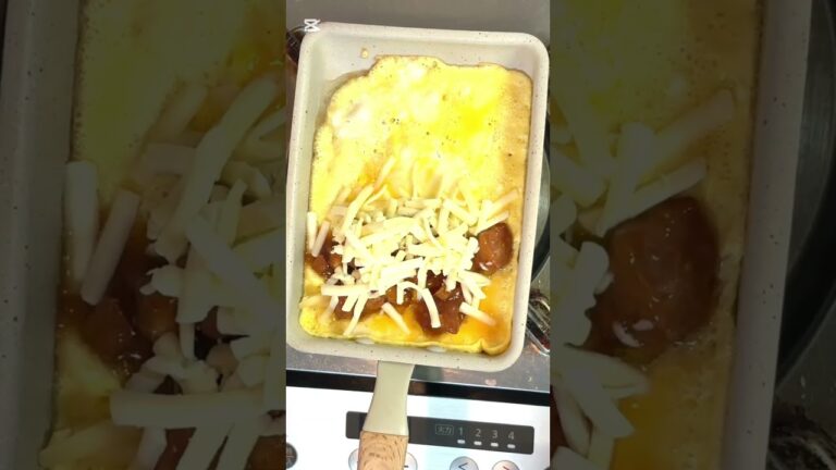 旨みたっぷり！焼き鳥缶とチーズのふわとろ玉子焼き