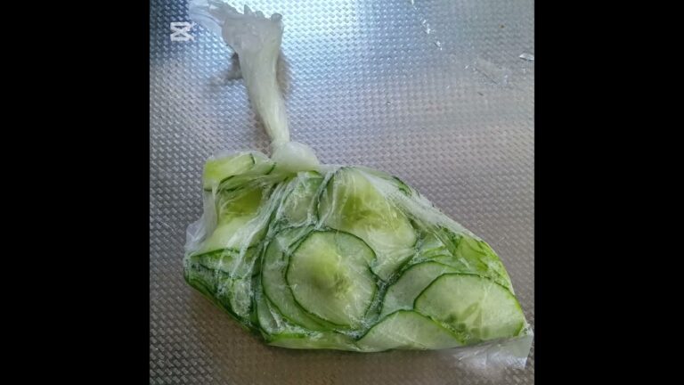 曲がったきゅうりで「きゅうりの塩もみ」作った。酢みそで食べた。旨いぜコレは!!#きゅうりの塩もみ#きゅうりレシピ #酢みそ和え#きゅうりの酢みそ和え