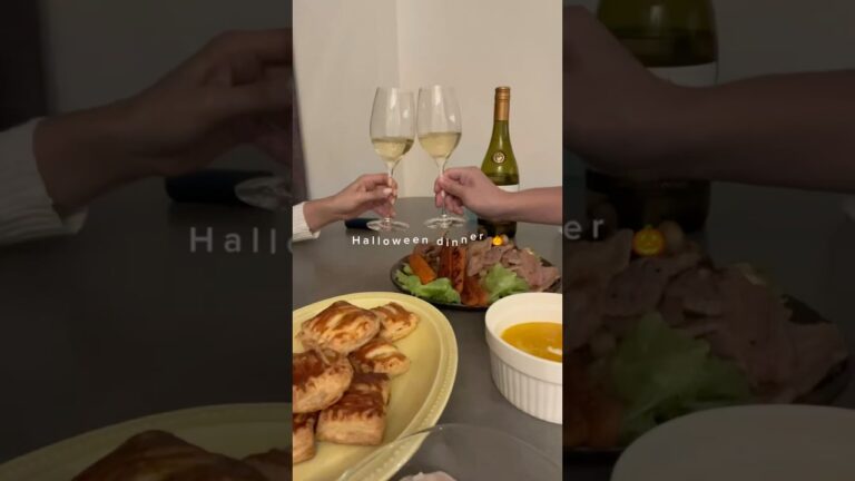 [ 同棲ごはん ] ハロウィンおうちdinner作る🎃ミニパンプキンパイ.かぼちゃポタージュ.レシピは詳細へ🫶💕 #olの休日 #二人暮らし #olの日常 #日々の暮らし