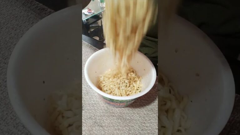 エースコックだし醤油味【ひろし焼きうどん】食べてみたシリーズ#vlog ＃カップ麺#夜食#深夜飯#ふりかけ