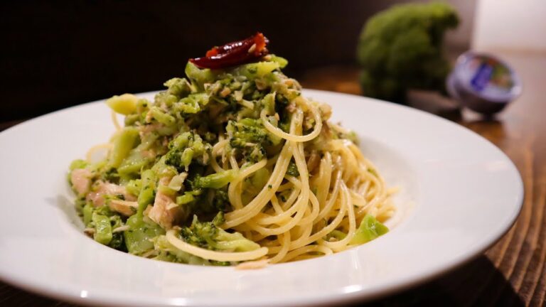 料理人がツナ缶でサッと作る　くたくたブロッコリーとツナのオイルソース　真夜中レストラン〜MENU 12〜