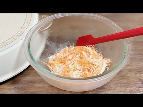前日残りのキャベツとにんじんのサラダをお好み焼きに大変身／簡単節約時短レシピ