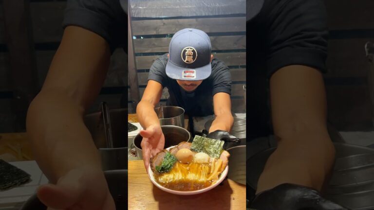 都内最高峰の屋台ラーメン🍜醤油べースのラーメンは具材・麺・スープすべて手作り＆無添加！#大好物は高カロリー #japan #東京グルメ #ramen