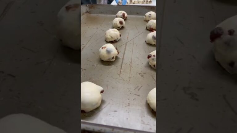 焼き立てパンの工程「丸パンレーズン」