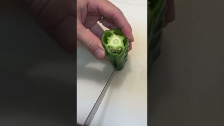 ピーマンのタネが散らない切り方