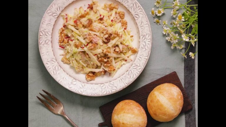 野菜と果物足りてますか？ツナとリンゴのコールスロー