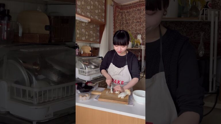 どっさりきのこのバルサミコマリネ🦭🍄#料理 #料理動画 #料理家 #簡単レシピ #きのこレシピ #きのこ料理 #エリンギ #マッシュルーム #栄養士 #マリネ #副菜 #常備菜 #ヘルシー
