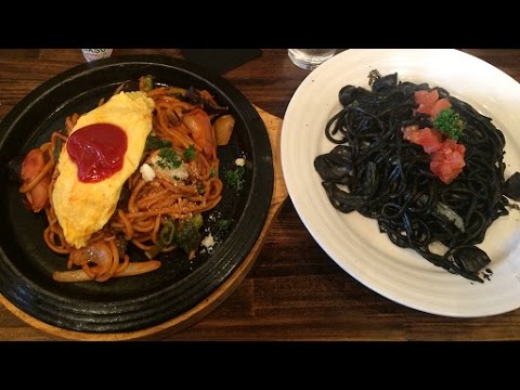 ナポリタン焼きそばとイカスミ焼きそば／早稲田軒の五目そば
