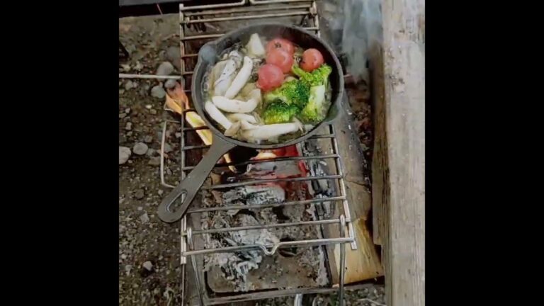 【焚き火スキレット】牡蠣としめじの極上アヒージョ🔥キャンプ飯の最高峰✨#焚き火 #キャンプ飯 #アヒージョ #スキレット料理 #アウトドアごはん