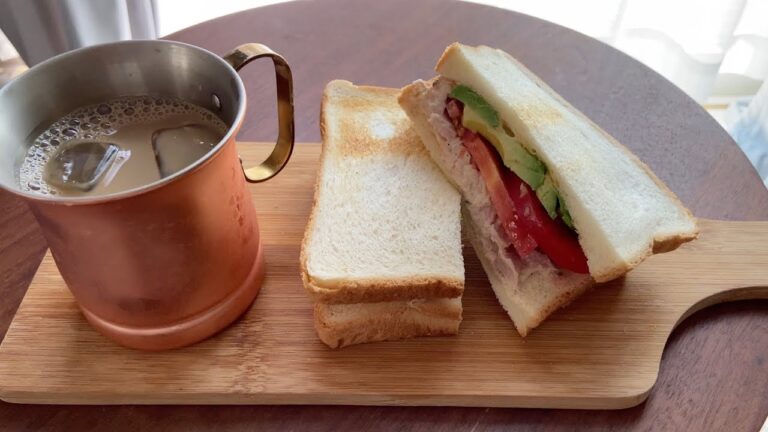 眠たいサラリーマンの簡単朝ごはん【ツナアボカドトマトのサンドイッチ】