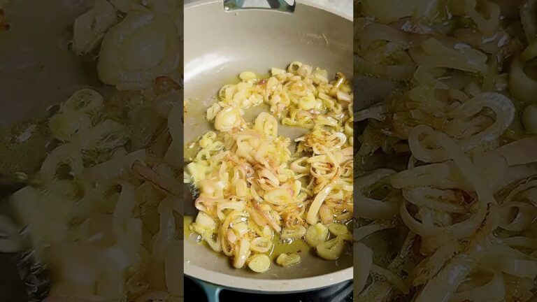KALE, SWEET POTATO & CRISPY SHALLOT SALAD!