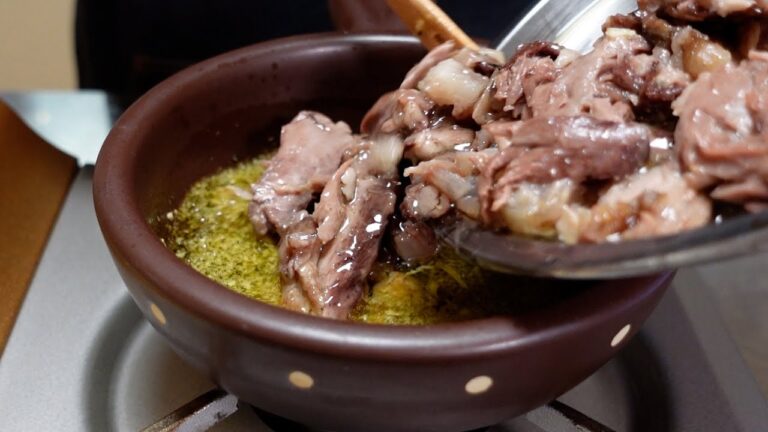 まぐろのアヒージョと娼婦の様な刺激的なパスタ - プッタネスカ【日本語字幕付】