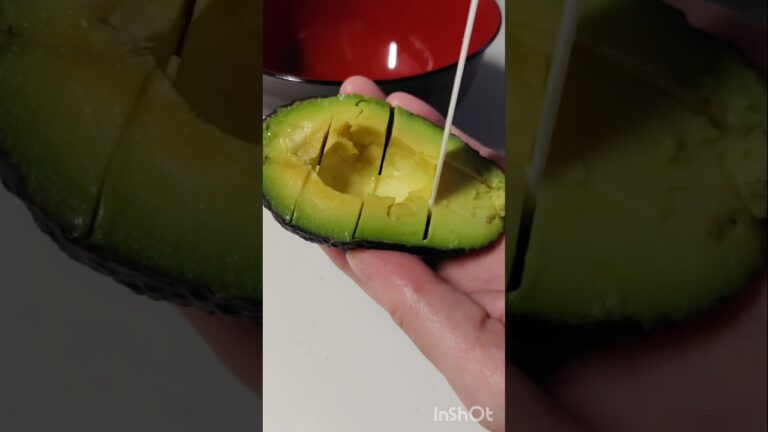 【簡単おつまみ】ごま油香るアボカドわさび醤油和え