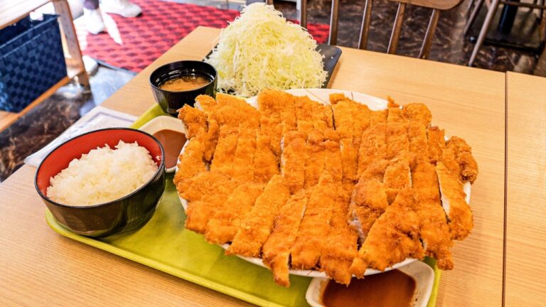 ２キロのスーパジャンボトンカツ定食を提供するコスパ最強のロードサイドトンカツ定食屋がエグい・・・