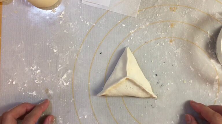 包子の包み方（ねじり縁飾り）