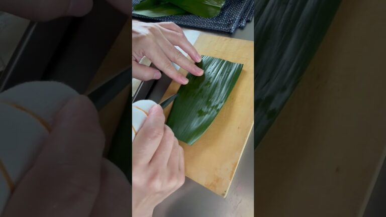 おせち用のハランの切り方 #白ごはんcom #shorts #おせち