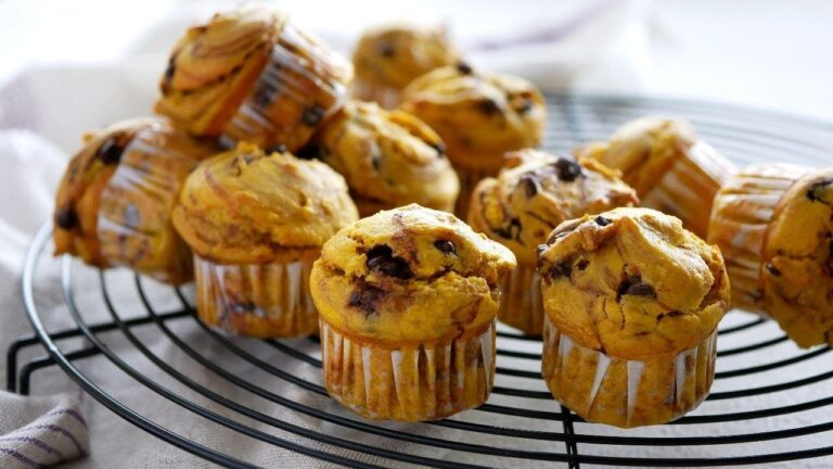 簡単!ハロウィンチョコチップ入りかぼちゃマフィン |  Easy MINI Pumpkin & Chocolate Chip Muffins