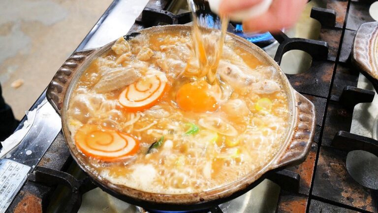 もつ煮込みうどん、爆盛中華ラッシュが炸裂する凄いお店を仕込みから見る！