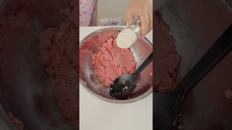 主婦が作る半熟卵入りハンバーグ