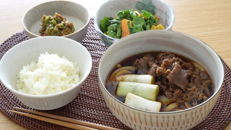 あたたかい和食｜めんつゆで作る牛肉うどん｜ねぎみそ・春菊と柿のサラダ