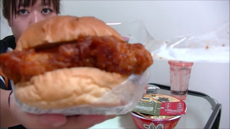 【セブン】ケイジャンチキンバーガー＆一風堂カップ麺とご飯【高カロリー】