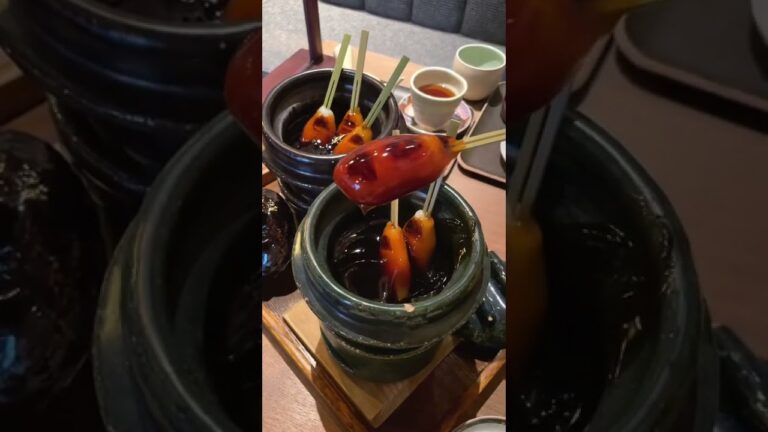 熱々の炙りみたらし団子！余ったタレはセットのアイスにかけて食べる🍡 #浪芳庵