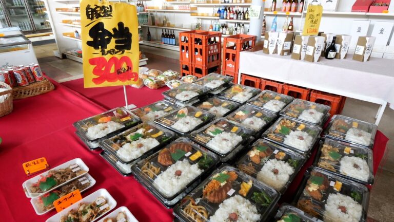地魚定食！３００円弁当！北陸で愛される素朴な食堂・惣菜スーパーに密着丨Japanese Good Old Diner