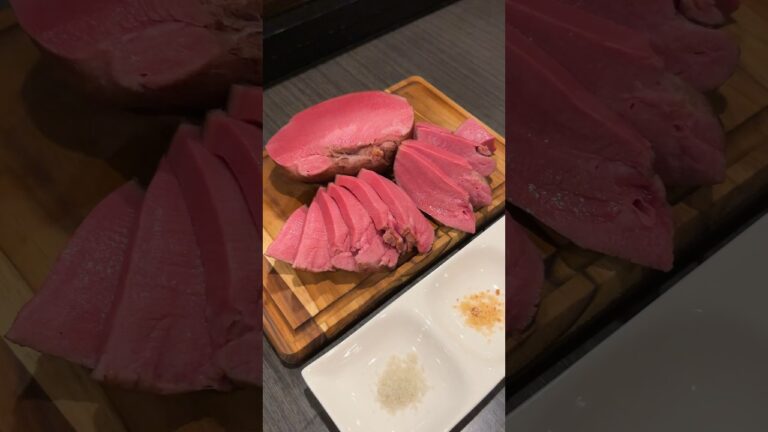 ピンク色に輝くまるごと1本牛タンが最高！