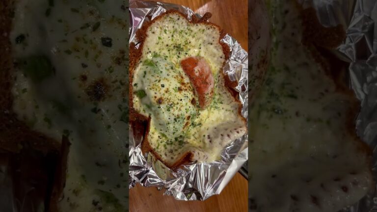 アボカドとトマトのチーズ焼き美味しいよねー。タコとハイボール北千住店で食べられます。