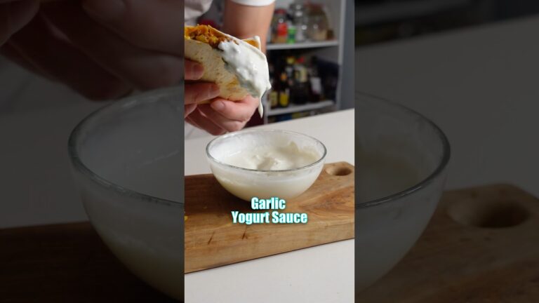 クセになる味！一度食べたら止まらないガーリックヨーグルトソース