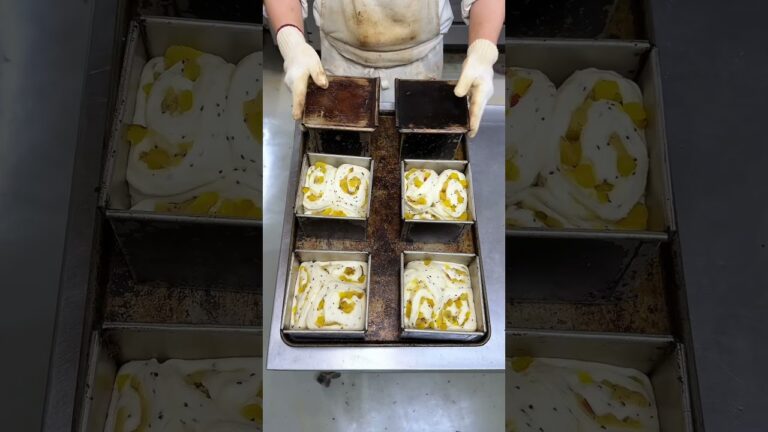 もちもち黒ごま生地で、さつまいもの食パンを作ります🍞 #パン作り #パン屋 #食パン #shokupan #japanesefood