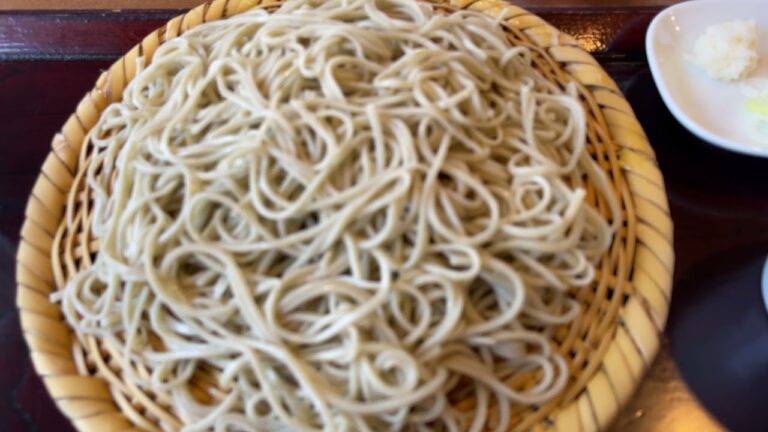長野県松本市　そば処　浅田　日本酒とつまみのわさび醤油漬け、焼き味噌　そして十割ざる蕎麦　お待ちどうさま