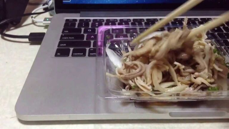 セブンイレブンもつネギポン酢和え(柚子こしょう付き)を食べてみた。