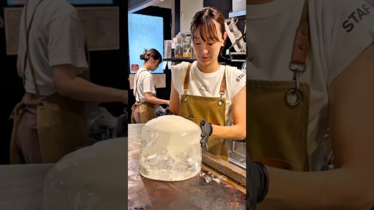 デカ氷でピッカピカに磨いた鉄板で焼く明太卵焼き🥚