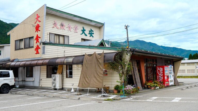 朝９時開店→１日１０００人来店。焼肉メシが爆売れする岐阜の怪物昭和大衆食堂丨Japanese Good Old Diner