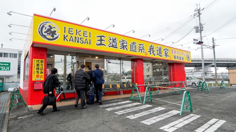 朝７時開店 厳つすぎる本気の家系ラーメンに常連客が殺到する！