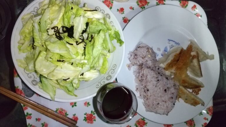 春キャベツに賞味期限が５年も過ぎた塩昆布を和えてみた