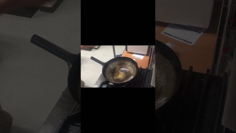 讃岐うどんでナポリタン　　　　　　　つまりケチャップ味の焼きうどん　　　好評でした🤣🤣🤣🤣🤣