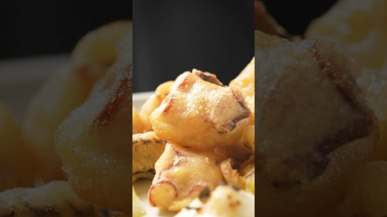 タコを謎の粉で揚げると、、、 #shorts #タコ