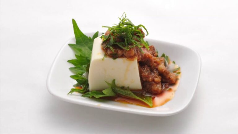 お豆腐のおつまみラー油かけ