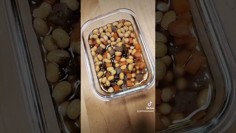 ぜんざいと煮豆を作りました。ぜんざい、初めてあずきをゆでるところから作ったけど、甘すぎなくてとても美味しかった‼️煮豆はいつものレシピで😆